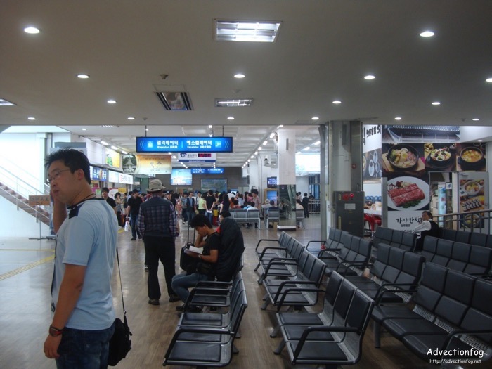 釜山港国際旅客ターミナルのロビー