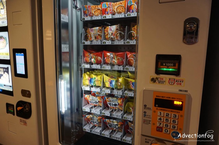 お菓子の自動販売機